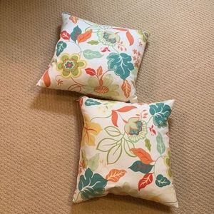 2 matching decorative flowered pillows in the blue green yellow and coral colors